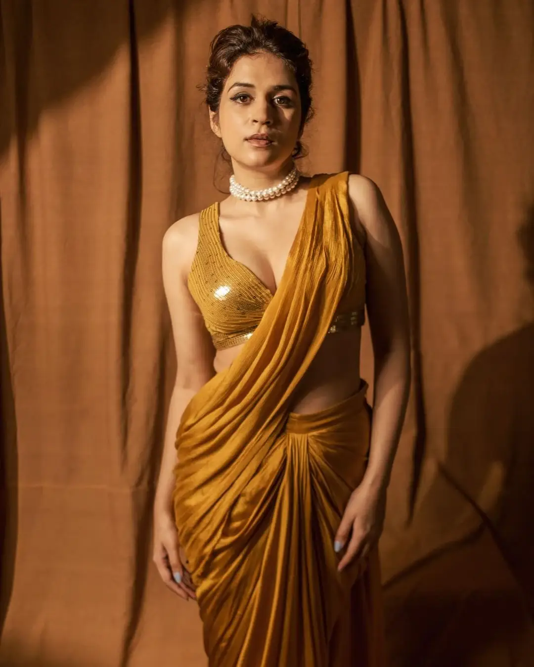 BEAUTIFUL INDIAN ACTRESS SHRADDHA DAS IN YELLOW SAREE